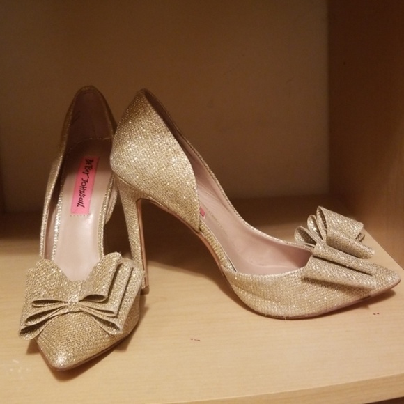 betsey johnson gold bow heels